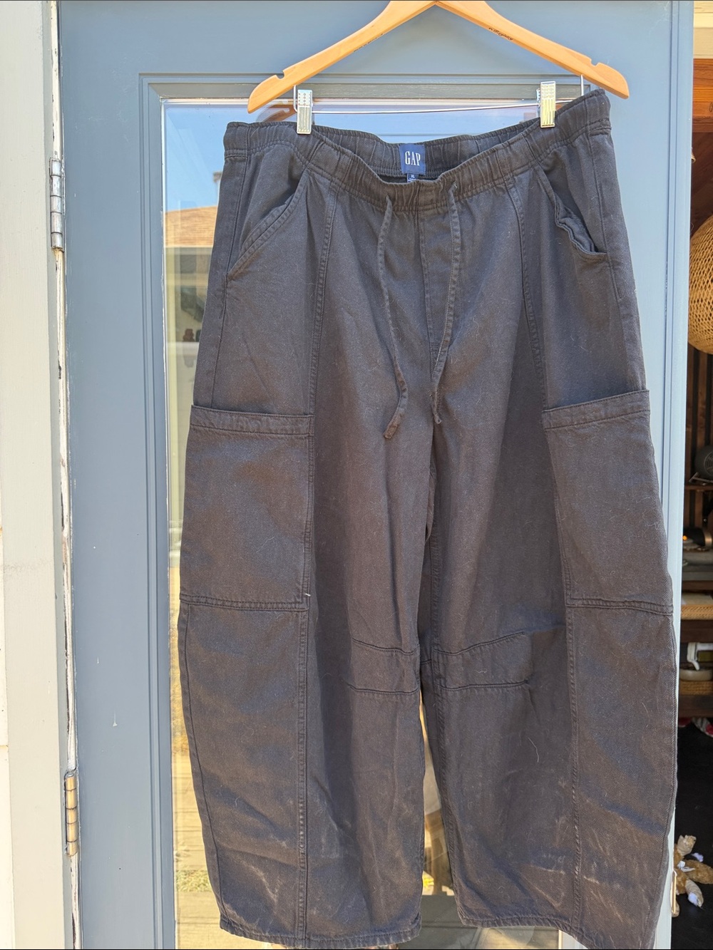 GAP Women's Black Barrel Cargo Jeans - Relaxed Fit